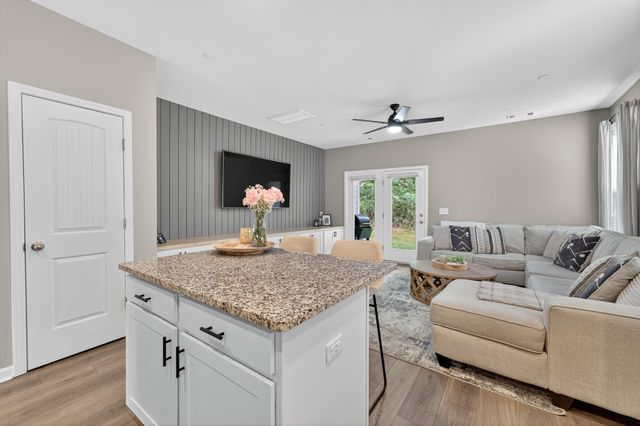 140 Grayson Cir, Chapel Hill, TN 37034