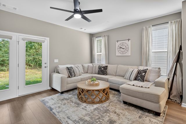 140 Grayson Cir, Chapel Hill, TN 37034