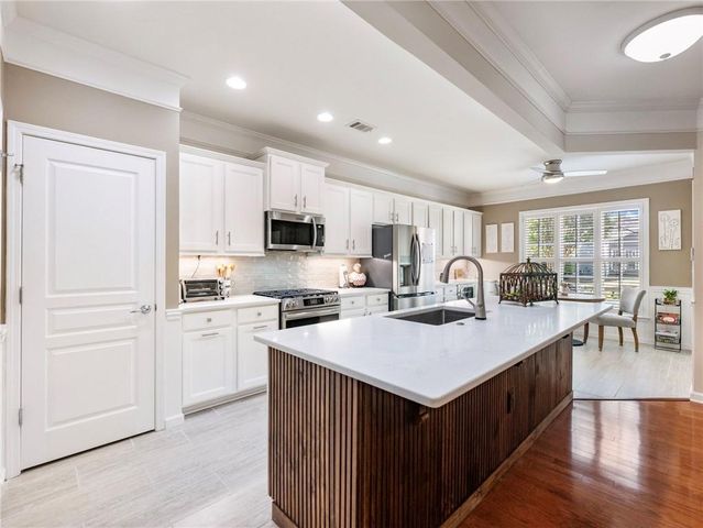 5916 Chimney Rock Drive, Hoschton, GA 30548