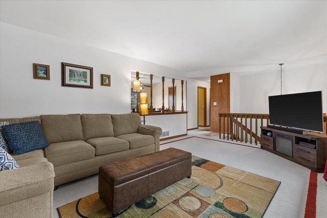 1254 Market PLACE, Waukesha, WI 53189