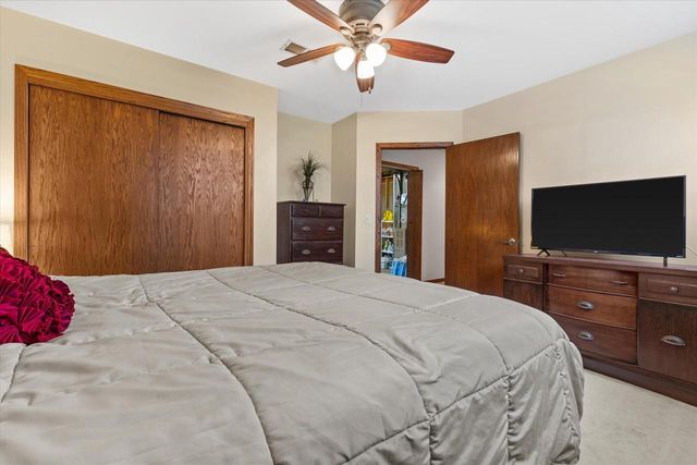 1254 Market PLACE, Waukesha, WI 53189