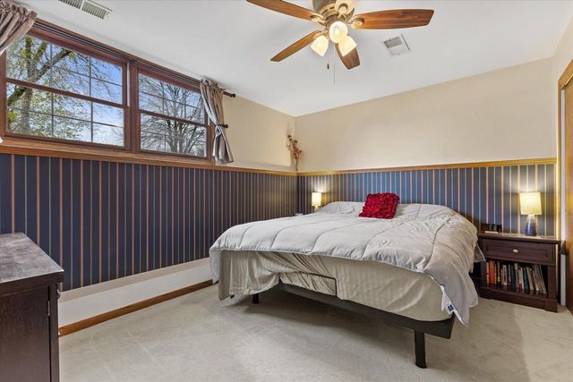 1254 Market PLACE, Waukesha, WI 53189