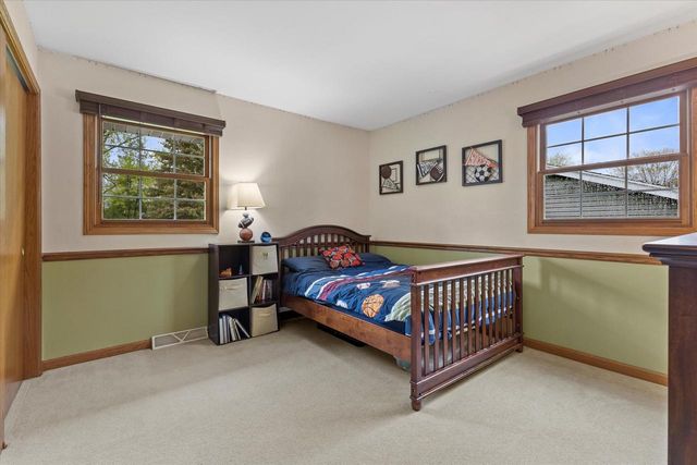 1254 Market PLACE, Waukesha, WI 53189