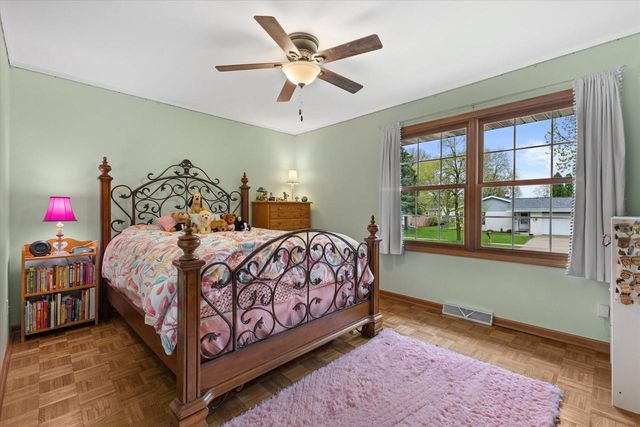 1254 Market PLACE, Waukesha, WI 53189