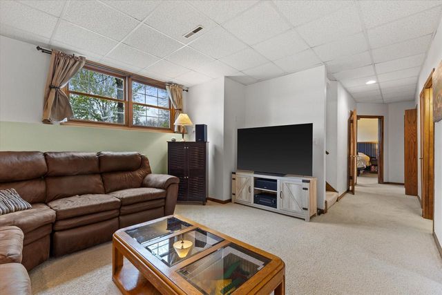 1254 Market PLACE, Waukesha, WI 53189