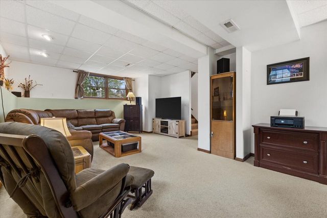 1254 Market PLACE, Waukesha, WI 53189