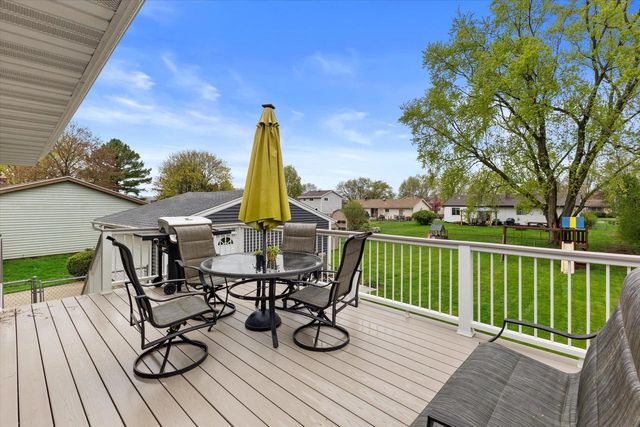 1254 Market PLACE, Waukesha, WI 53189