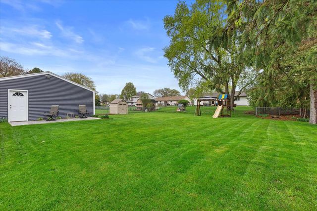 1254 Market PLACE, Waukesha, WI 53189