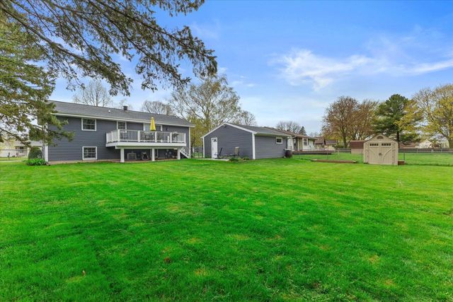 1254 Market PLACE, Waukesha, WI 53189