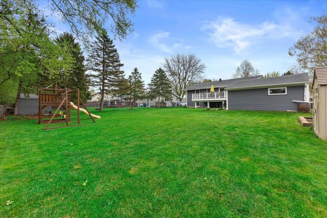 1254 Market PLACE, Waukesha, WI 53189