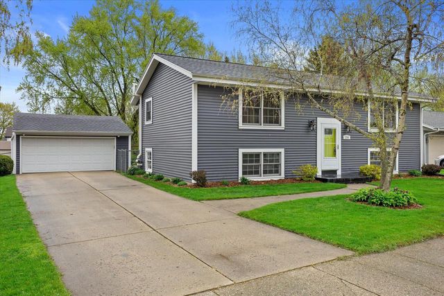 1254 Market PLACE, Waukesha, WI 53189