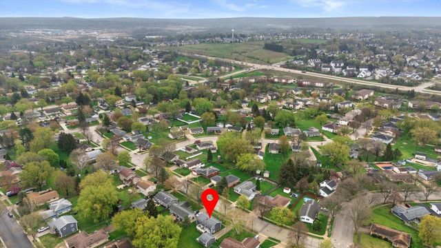 1254 Market PLACE, Waukesha, WI 53189