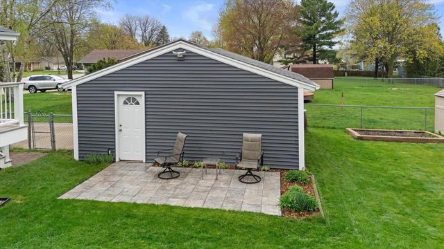 1254 Market PLACE, Waukesha, WI 53189