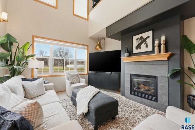 5518 Sandra Dr Drive, Sioux Falls, SD 57108