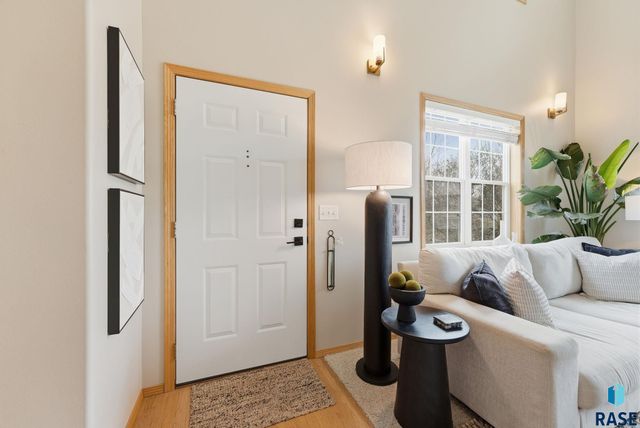 5518 Sandra Dr Drive, Sioux Falls, SD 57108