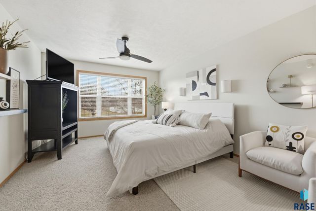 5518 Sandra Dr Drive, Sioux Falls, SD 57108