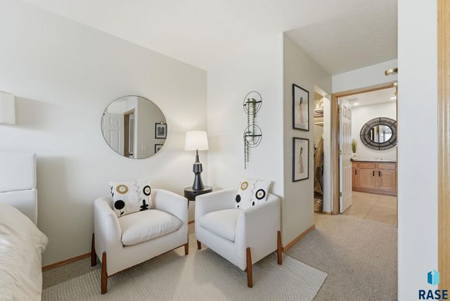 5518 Sandra Dr Drive, Sioux Falls, SD 57108