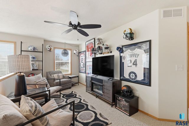 5518 Sandra Dr Drive, Sioux Falls, SD 57108