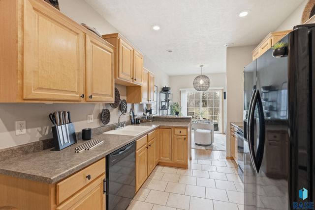 5518 Sandra Dr Drive, Sioux Falls, SD 57108