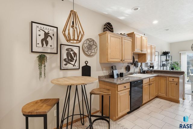 5518 Sandra Dr Drive, Sioux Falls, SD 57108