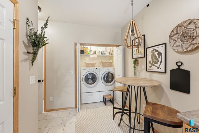 5518 Sandra Dr Drive, Sioux Falls, SD 57108