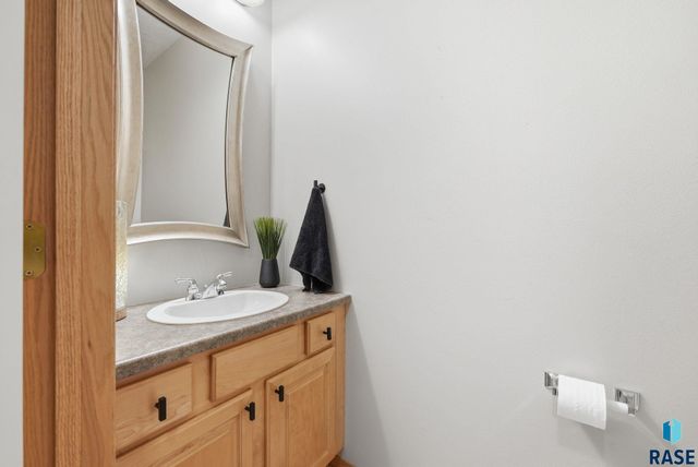 5518 Sandra Dr Drive, Sioux Falls, SD 57108