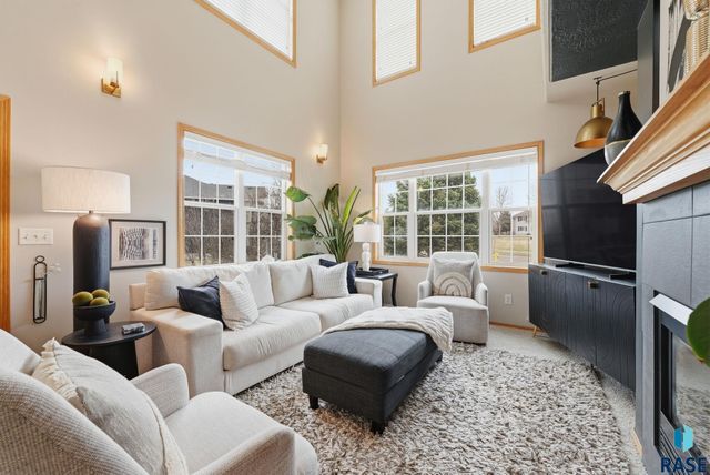 5518 Sandra Dr Drive, Sioux Falls, SD 57108