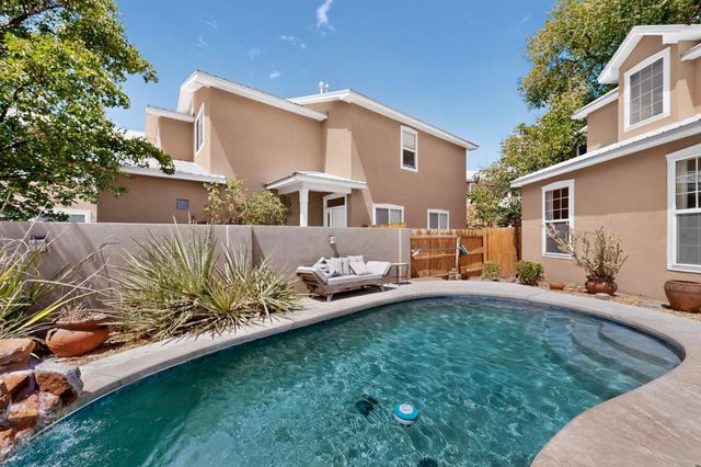 1531 Phoenix Avenue NW, Albuquerque, NM 87107
