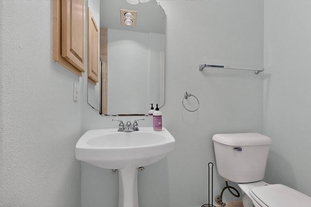 1531 Phoenix Avenue NW, Albuquerque, NM 87107