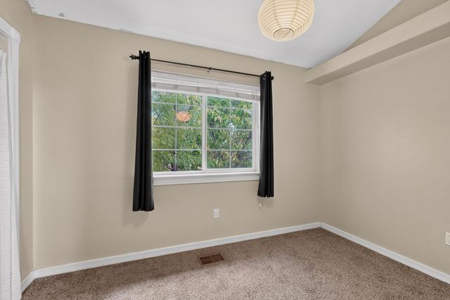 1531 Phoenix Avenue NW, Albuquerque, NM 87107