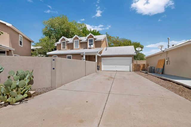1531 Phoenix Avenue NW, Albuquerque, NM 87107
