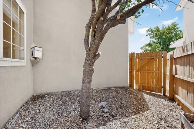 1531 Phoenix Avenue NW, Albuquerque, NM 87107