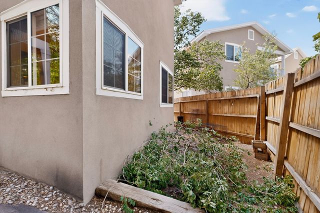 1531 Phoenix Avenue NW, Albuquerque, NM 87107