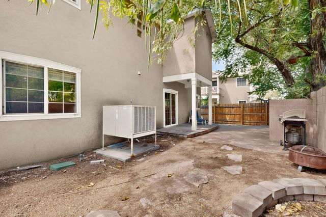 1531 Phoenix Avenue NW, Albuquerque, NM 87107