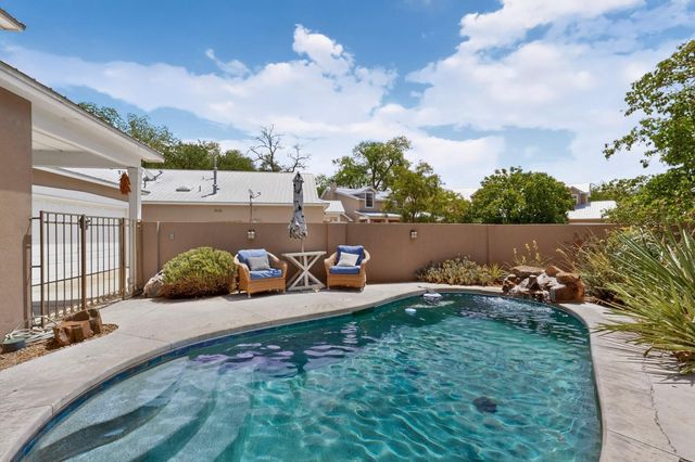 1531 Phoenix Avenue NW, Albuquerque, NM 87107