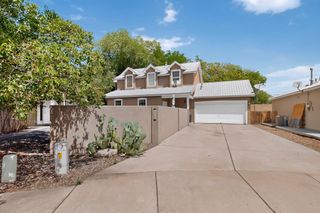 1531 Phoenix Avenue NW, Albuquerque, NM 87107