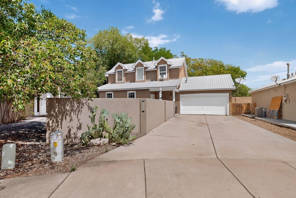 1531 Phoenix Avenue NW, Albuquerque, NM 87107