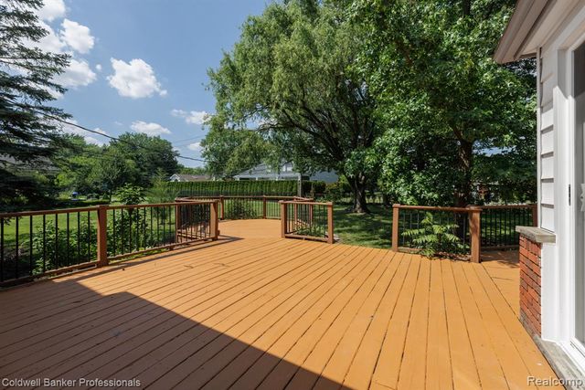 1416 N Renaud Road, Grosse Pointe Woods, MI 48236