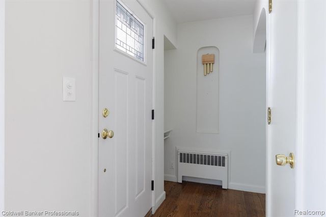 1416 N Renaud Road, Grosse Pointe Woods, MI 48236