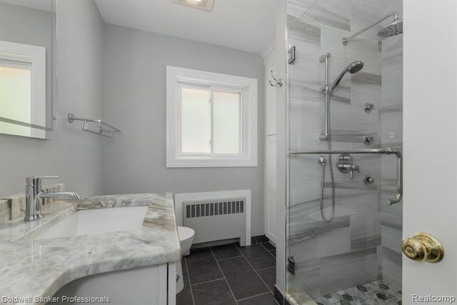 1416 N Renaud Road, Grosse Pointe Woods, MI 48236