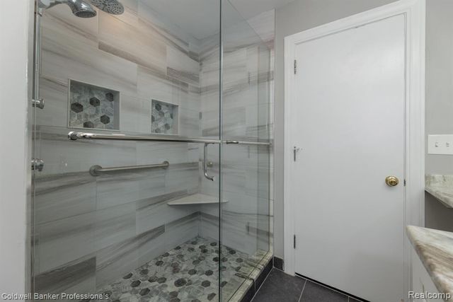 1416 N Renaud Road, Grosse Pointe Woods, MI 48236