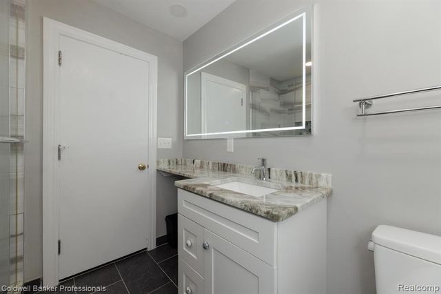 1416 N Renaud Road, Grosse Pointe Woods, MI 48236
