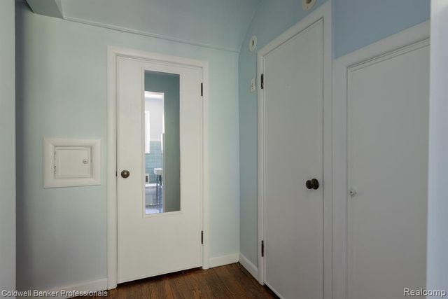 1416 N Renaud Road, Grosse Pointe Woods, MI 48236