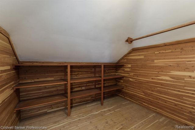 1416 N Renaud Road, Grosse Pointe Woods, MI 48236