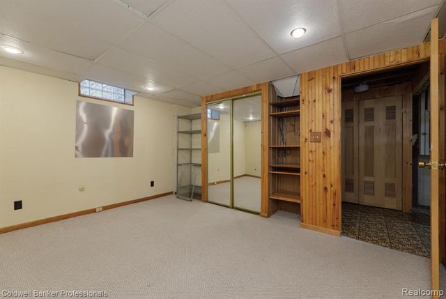 1416 N Renaud Road, Grosse Pointe Woods, MI 48236