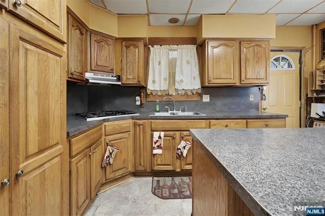 77 Orange Avenue, Irvington, NJ 07111