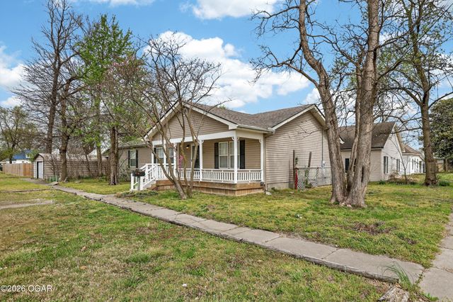 202 N Delaware Avenue, Columbus, KS 66725
