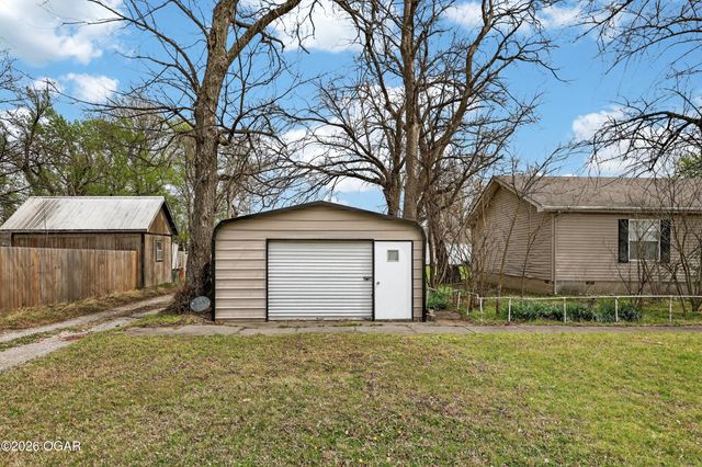 202 N Delaware Avenue, Columbus, KS 66725