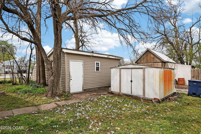 202 N Delaware Avenue, Columbus, KS 66725