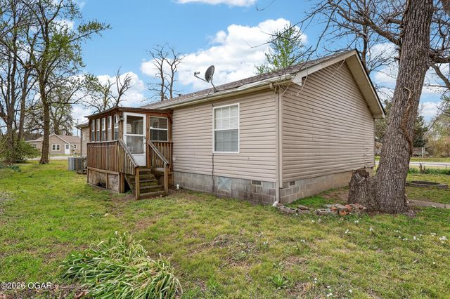 202 N Delaware Avenue, Columbus, KS 66725